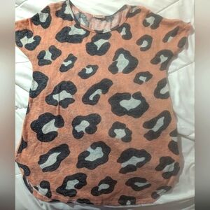 Leopard Print Short Sleeve Top